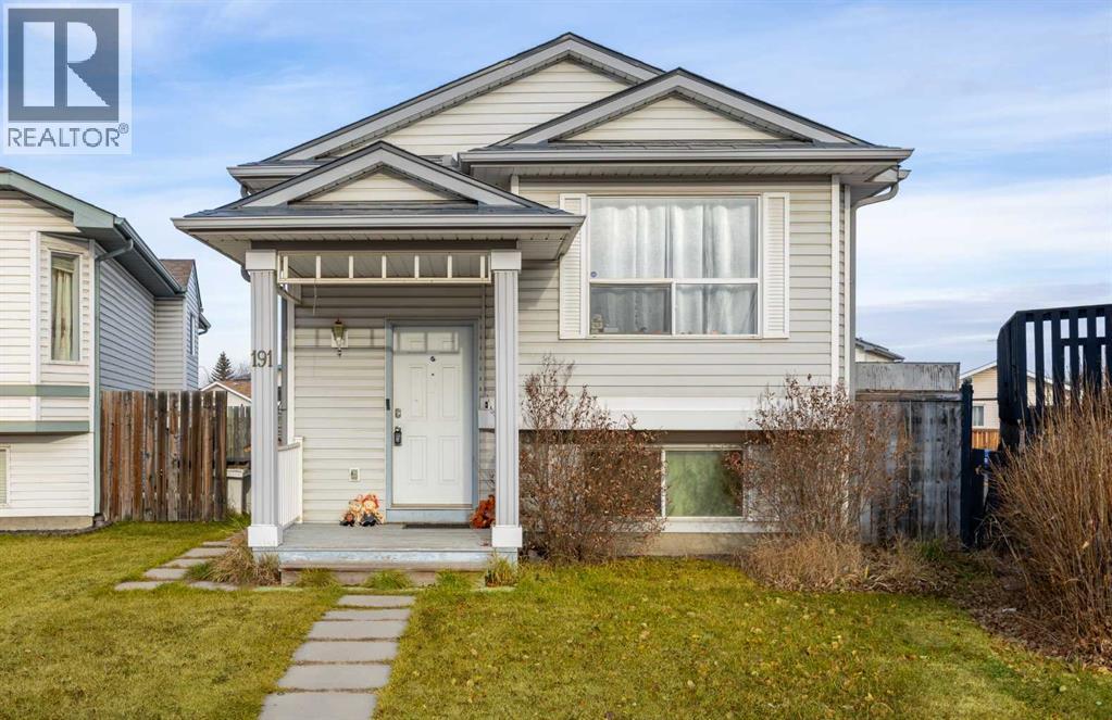 House for Sale in 191 Applebrook Circle SE|Calgary, Alberta T2A7T3