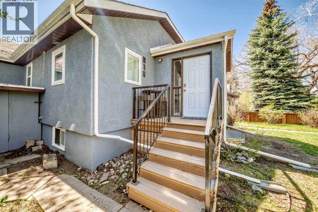 House for Sale in 211 11 Avenue NE|Calgary, Alberta T2E0Y9 2