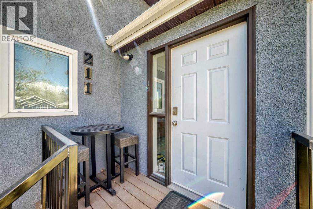 House for Sale in 211 11 Avenue NE|Calgary, Alberta T2E0Y9 3