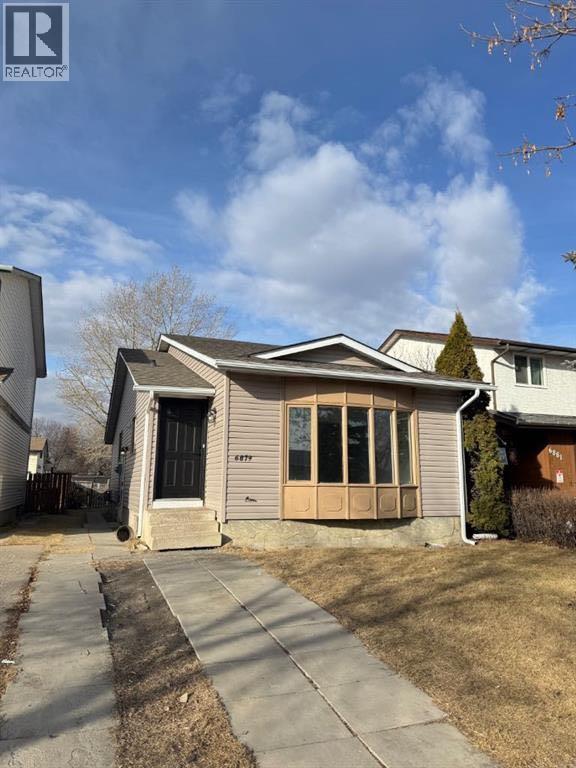 House for Sale in 6879 Rundlehorn Drive NE|Calgary, Alberta T1Y4P2