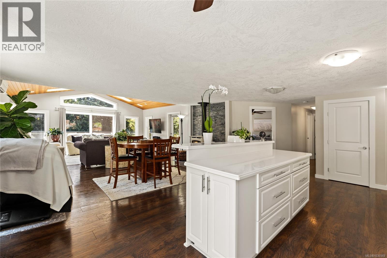For sale: 3061 Renfrew Rd, Shawnigan Lake, British Columbia V8H2E4 ...