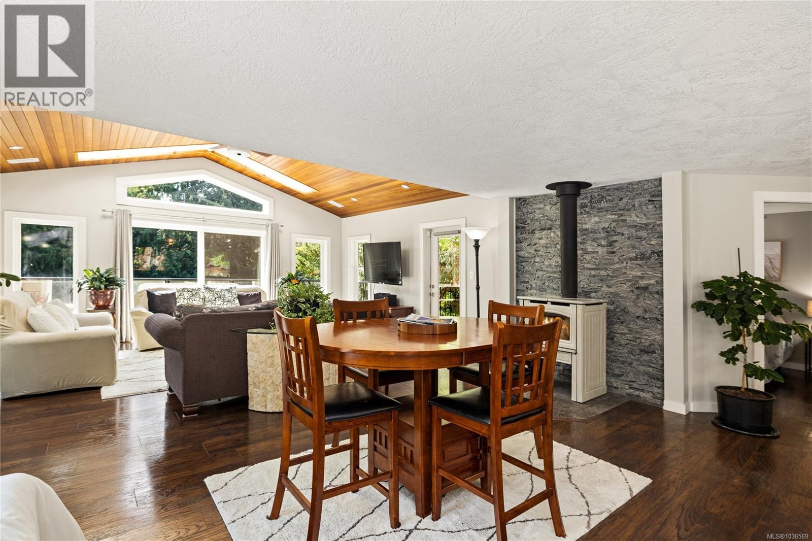 For sale: 3061 Renfrew Rd, Shawnigan Lake, British Columbia V8H2E4 ...