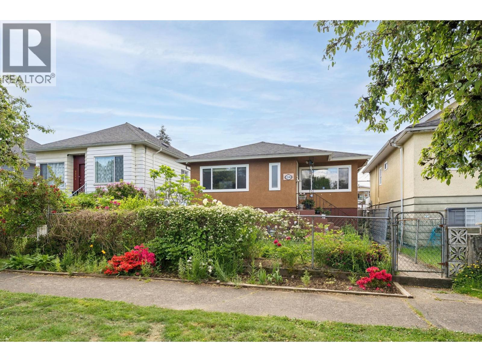 2248 MANNERING AVENUE|Vancouver, British Columbia V5N3C4