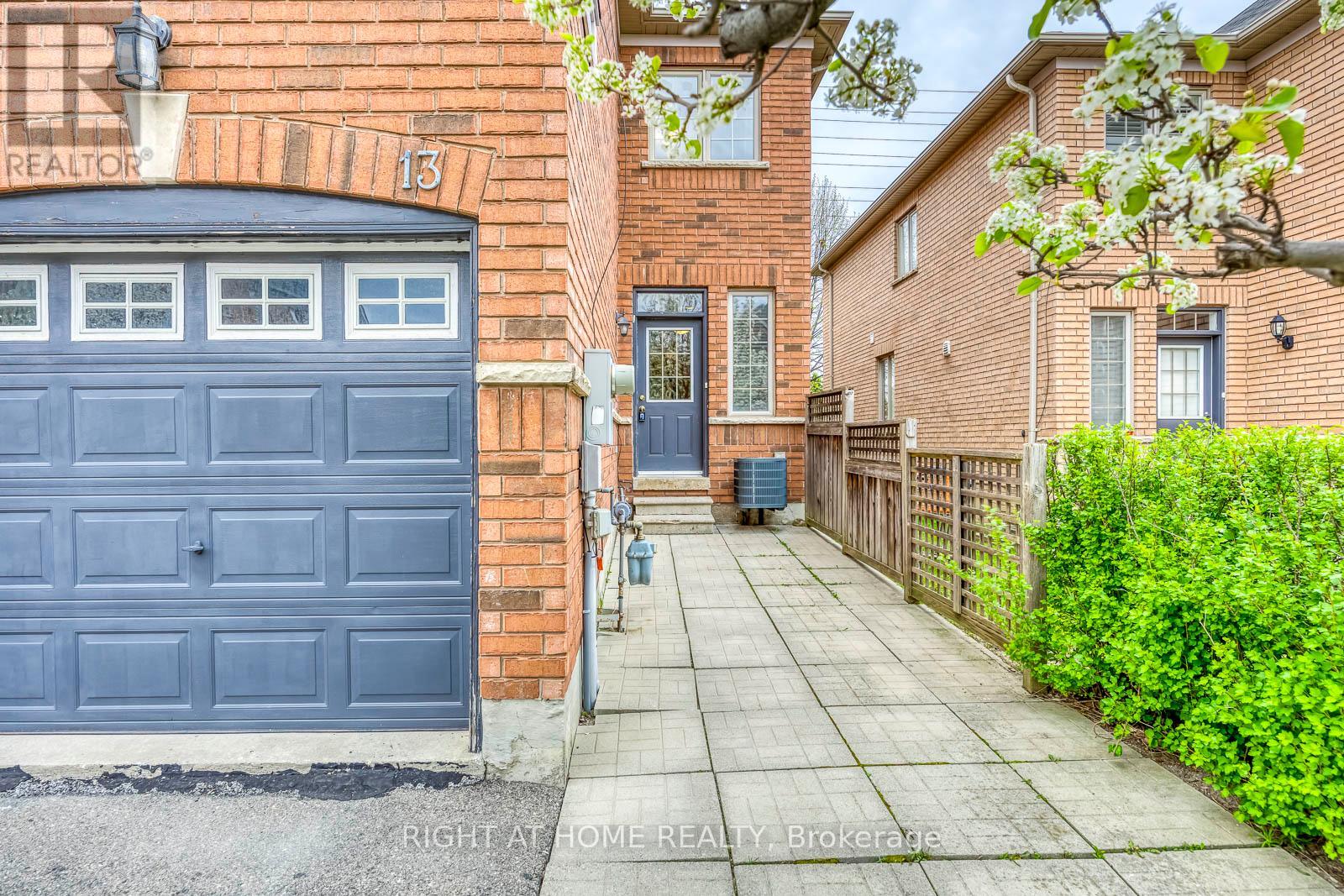 Row / Townhouse for Sale in 13 - 1015 GALESWAY BOULEVARD|Mississauga (East Credit), Ontario L5V0A8 3