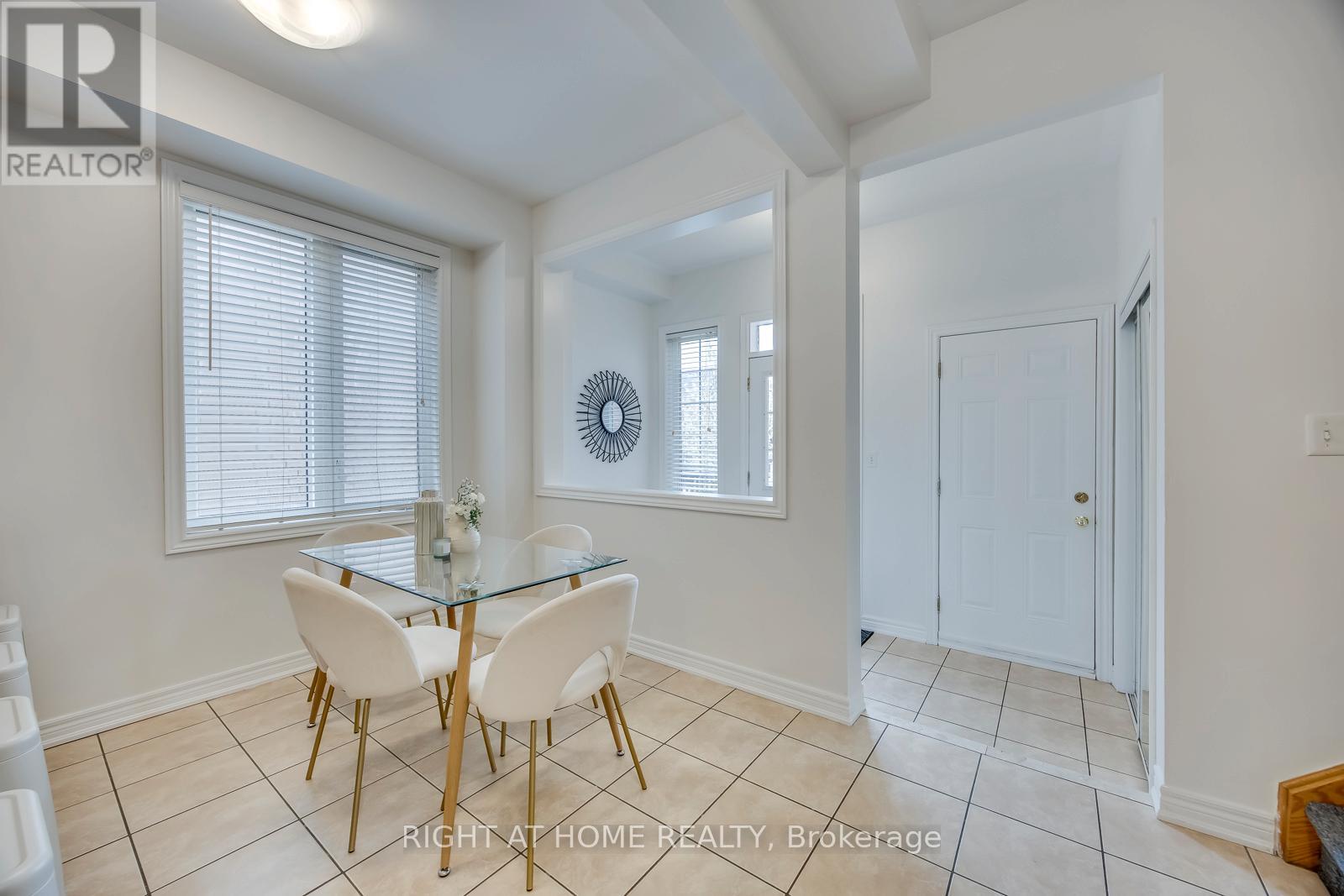 Row / Townhouse for Sale in 13 - 1015 GALESWAY BOULEVARD|Mississauga (East Credit), Ontario L5V0A8 5