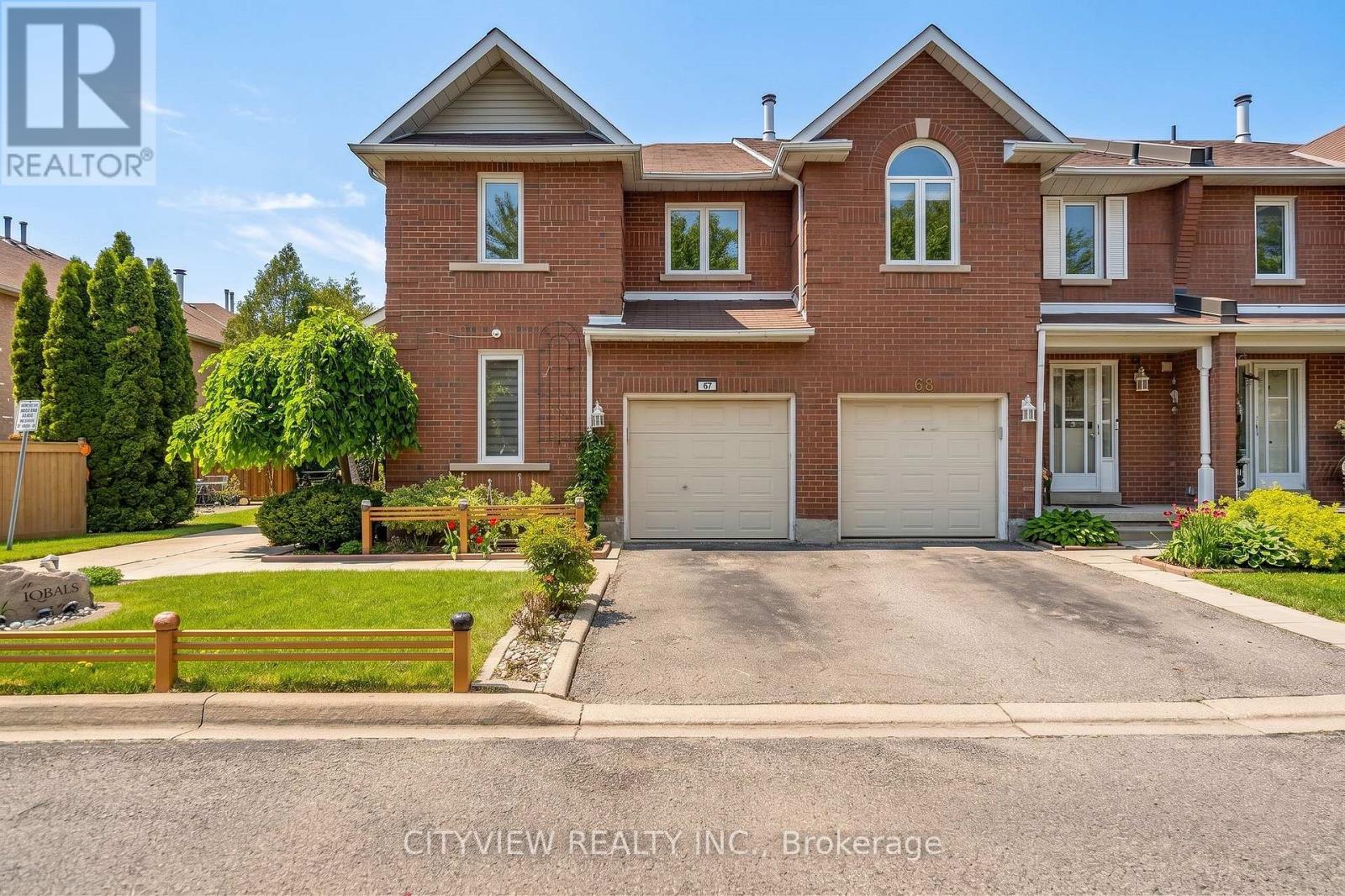 Row / Townhouse for Sale in 67 - 6050 BIDWELL TRAIL|Mississauga (East Credit), Ontario L5V1V6 2