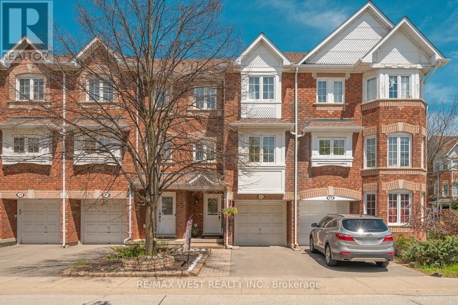 Row / Townhouse for Sale in 22 - 6060 SNOWY OWL CRESCENT|Mississauga (Lisgar), Ontario L5N7K3