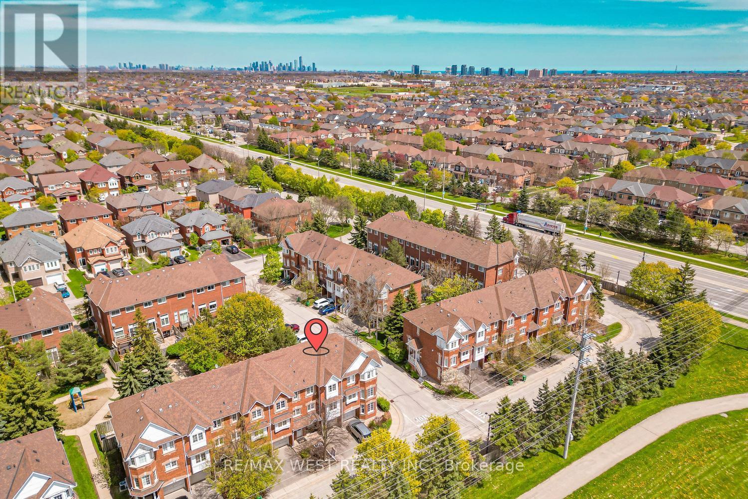 Row / Townhouse for Sale in 22 - 6060 SNOWY OWL CRESCENT|Mississauga (Lisgar), Ontario L5N7K3 4