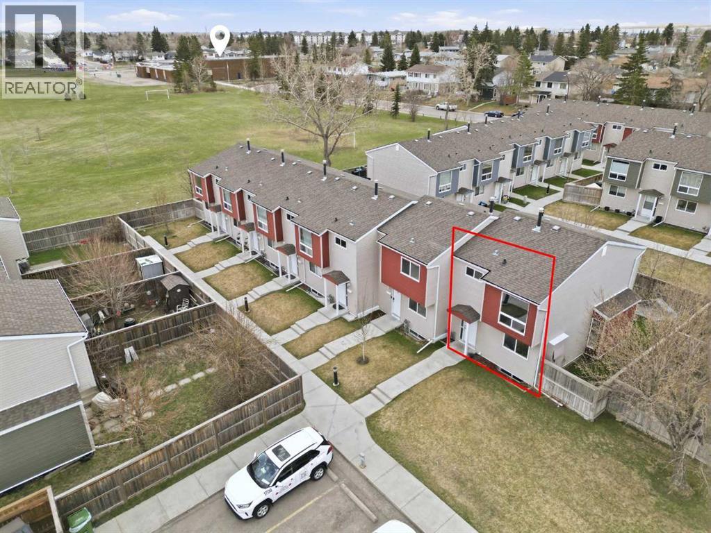 Row / Townhouse for Sale in 49, 5425 PENSACOLA Crescent SE|Calgary, Alberta T2A2G5 5