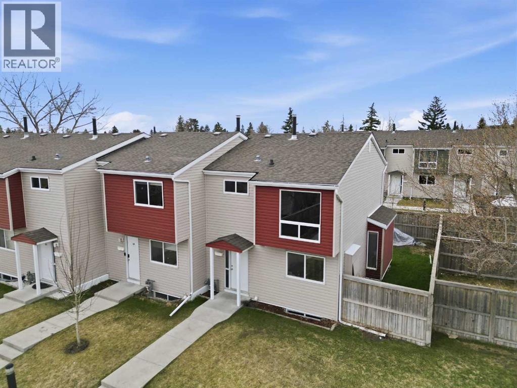 Row / Townhouse for Sale in 49, 5425 PENSACOLA Crescent SE|Calgary, Alberta T2A2G5 4