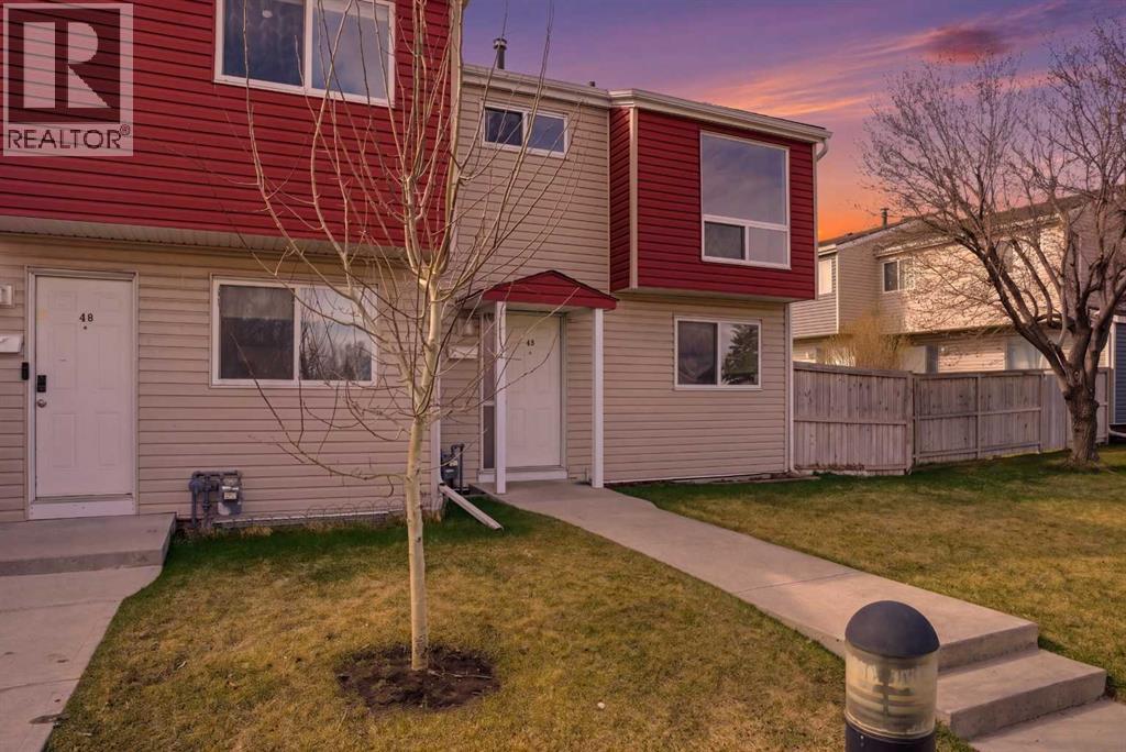 Row / Townhouse for Sale in 49, 5425 PENSACOLA Crescent SE|Calgary, Alberta T2A2G5