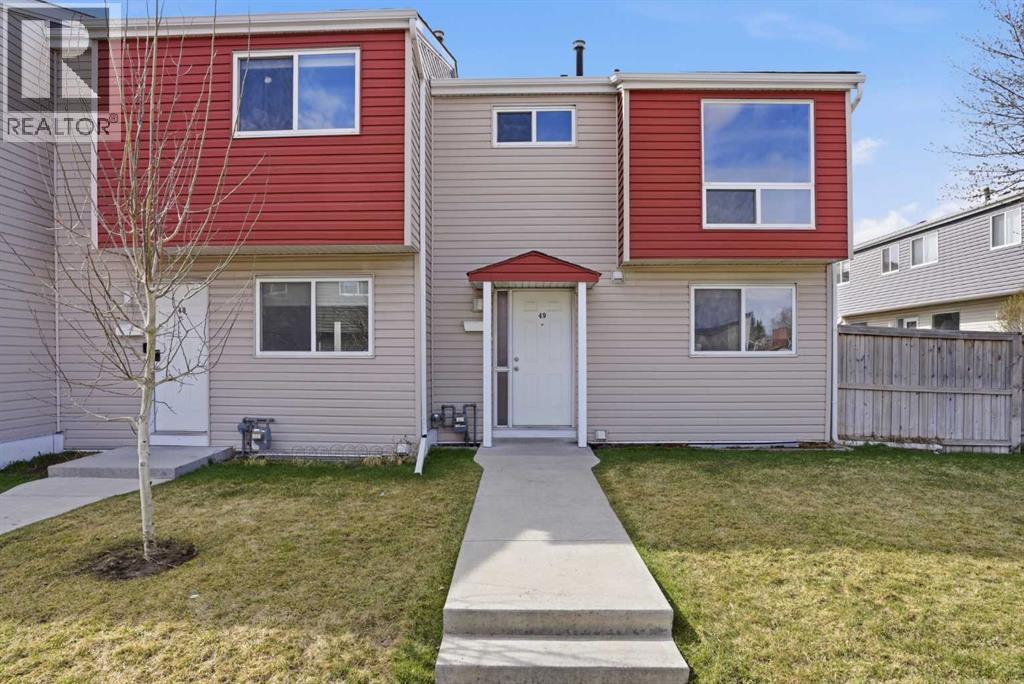 Row / Townhouse for Sale in 49, 5425 PENSACOLA Crescent SE|Calgary, Alberta T2A2G5 2