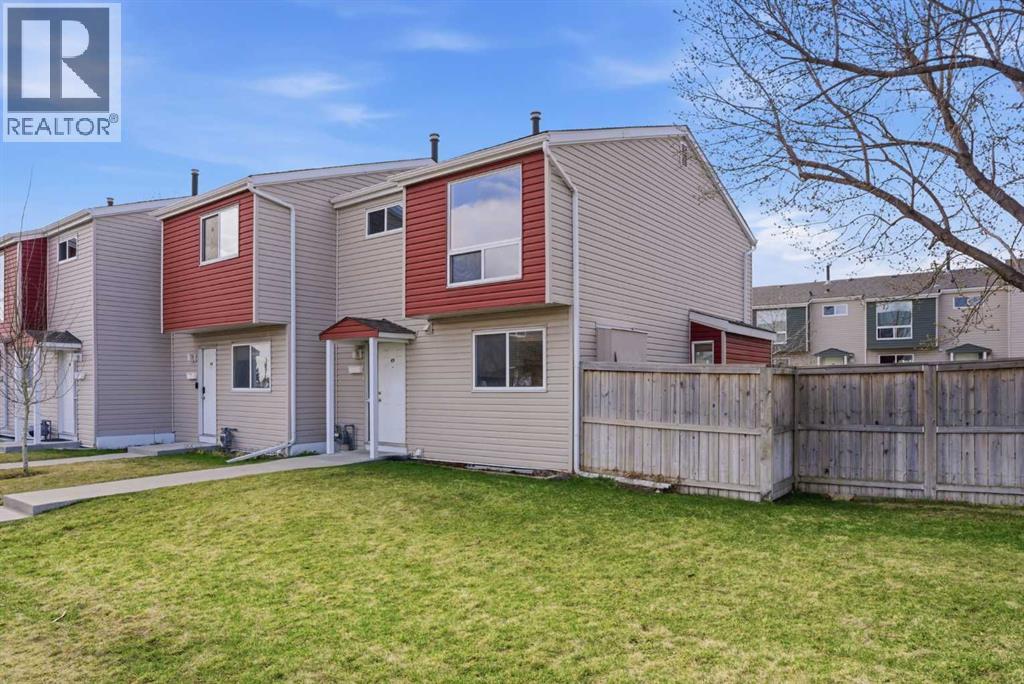 Row / Townhouse for Sale in 49, 5425 PENSACOLA Crescent SE|Calgary, Alberta T2A2G5 3