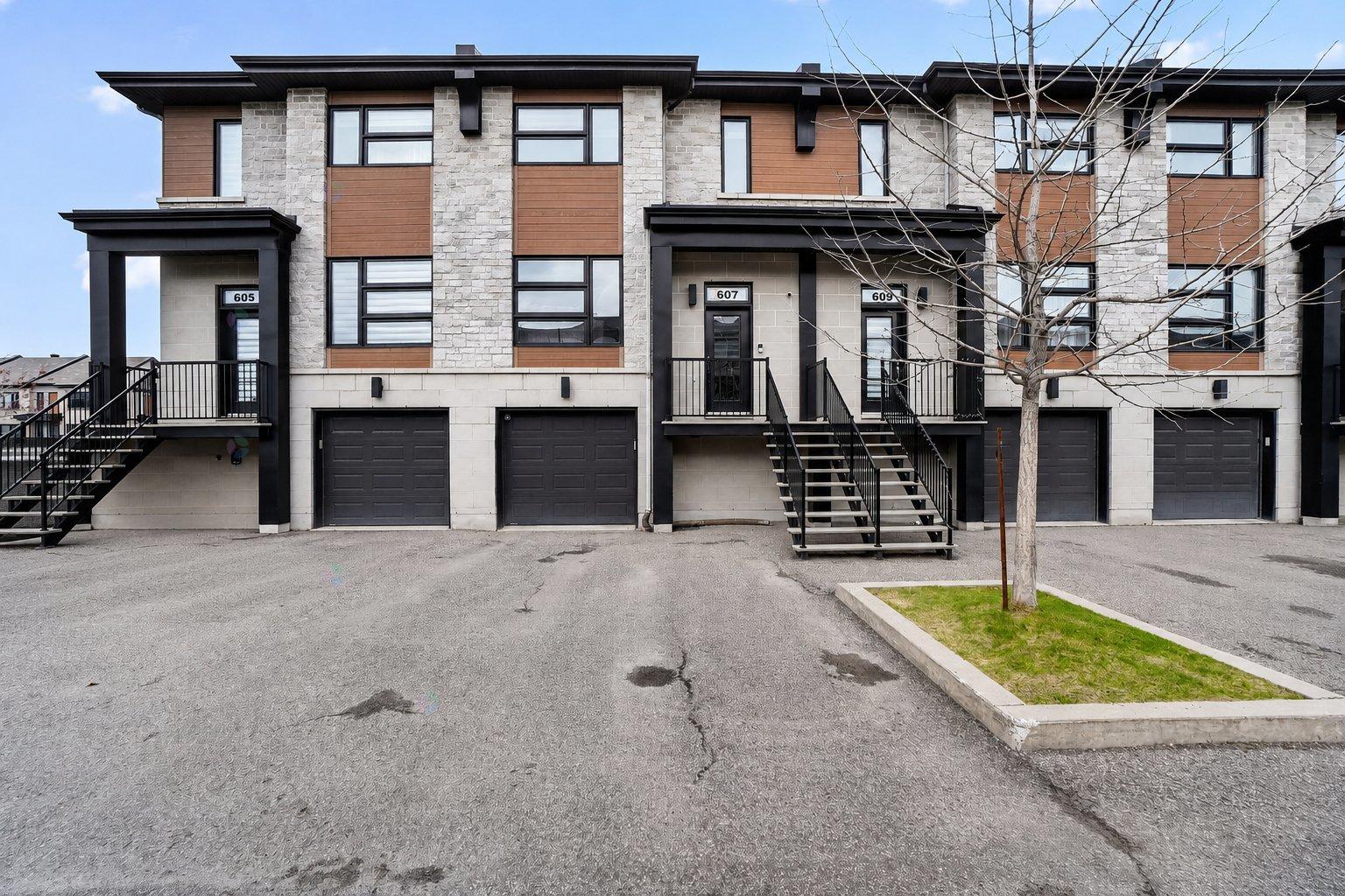 607Z Rue Papineau, Boisbriand, Quebec J7G0A2