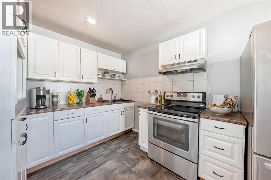 Row / Townhouse for Sale in 3, 4503 75 Street NW|Calgary, Alberta T3B2M7 3