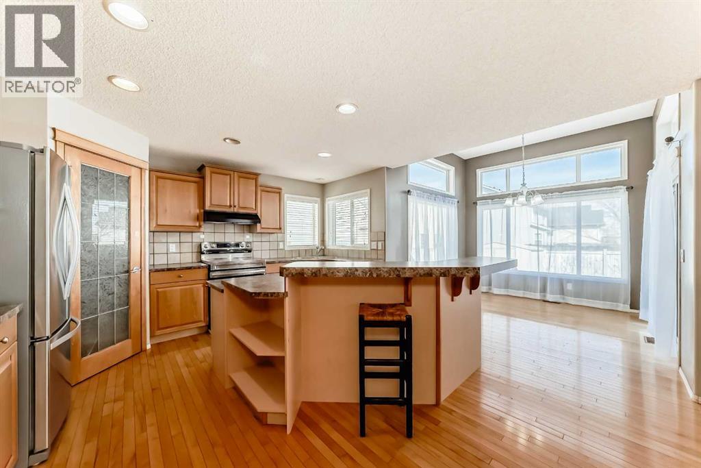 House for Sale in 131 Somerside Crescent SW|Calgary, Alberta T2T4K6 2