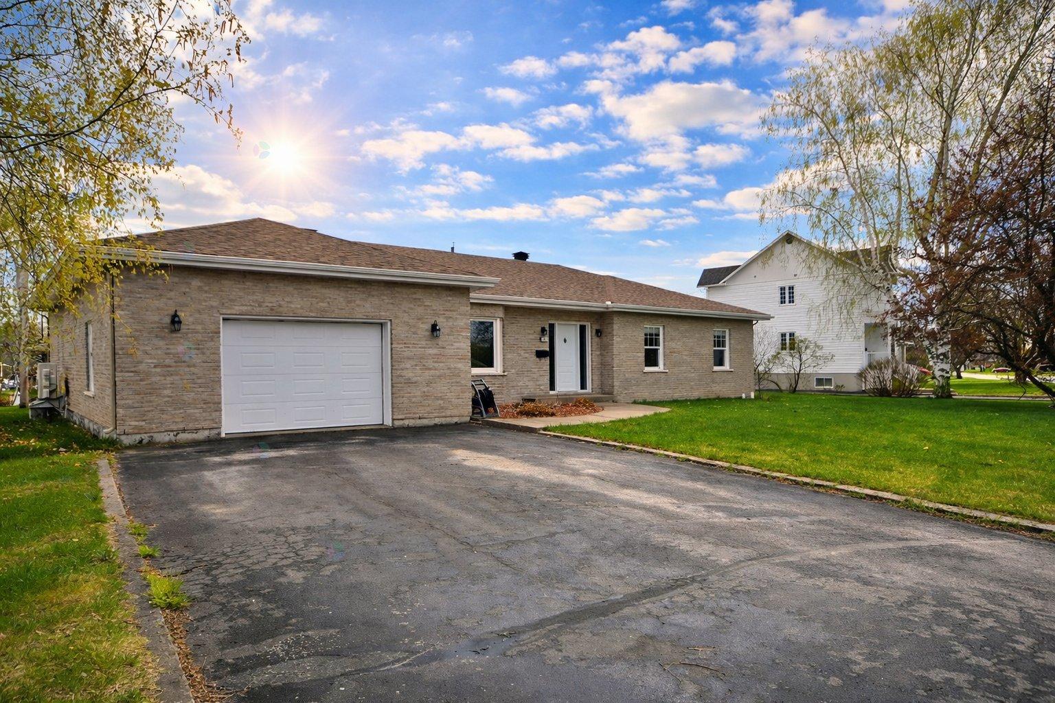 85 Av. Pierre-Laporte, Louiseville, Quebec J5V2Y1