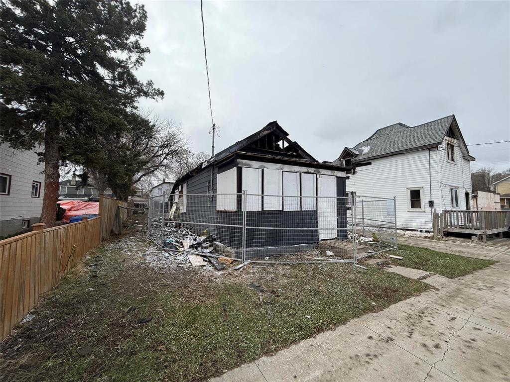 255 Laura Street, Winnipeg, Manitoba R3A1C3
