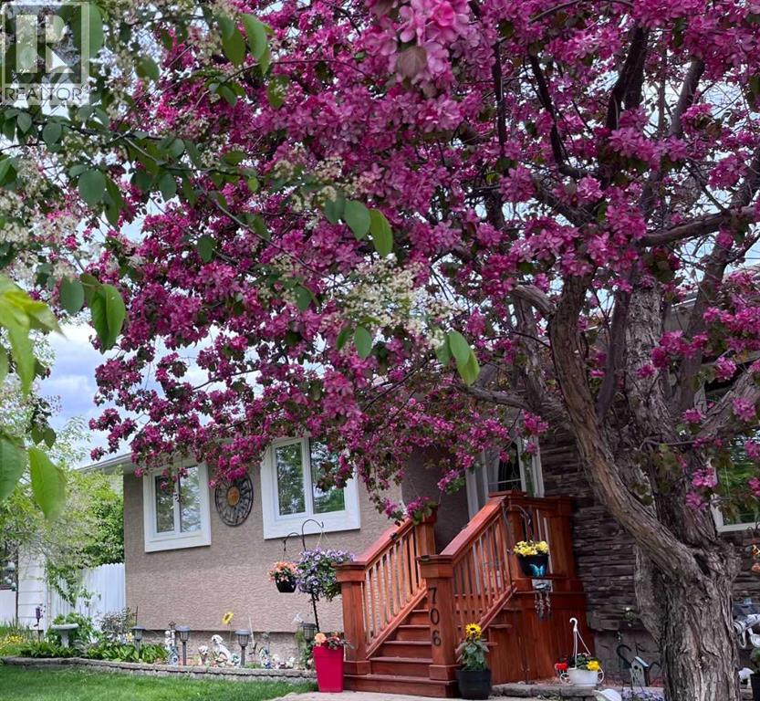 For sale: 706 HAMMOND Drive N, Fox Creek, Alberta T0H1P0