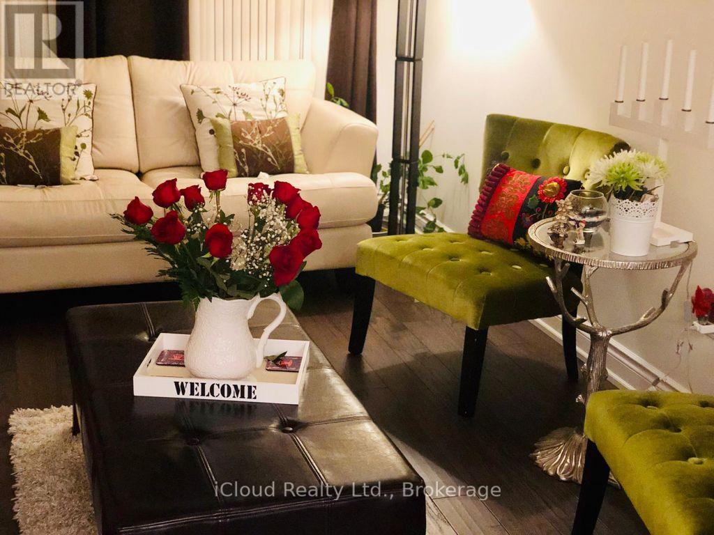 Row / Townhouse for Sale in 2776 LINDHOLM CRESCENT|Mississauga (Central Erin Mills), Ontario L5M4S3 4