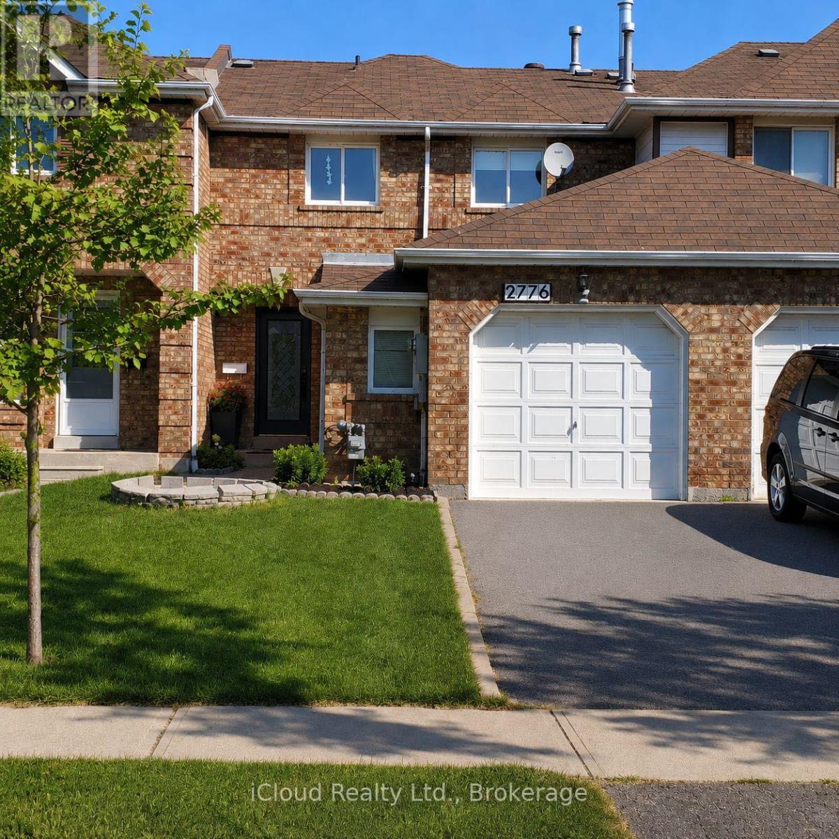 Row / Townhouse for Sale in 2776 LINDHOLM CRESCENT|Mississauga (Central Erin Mills), Ontario L5M4S3