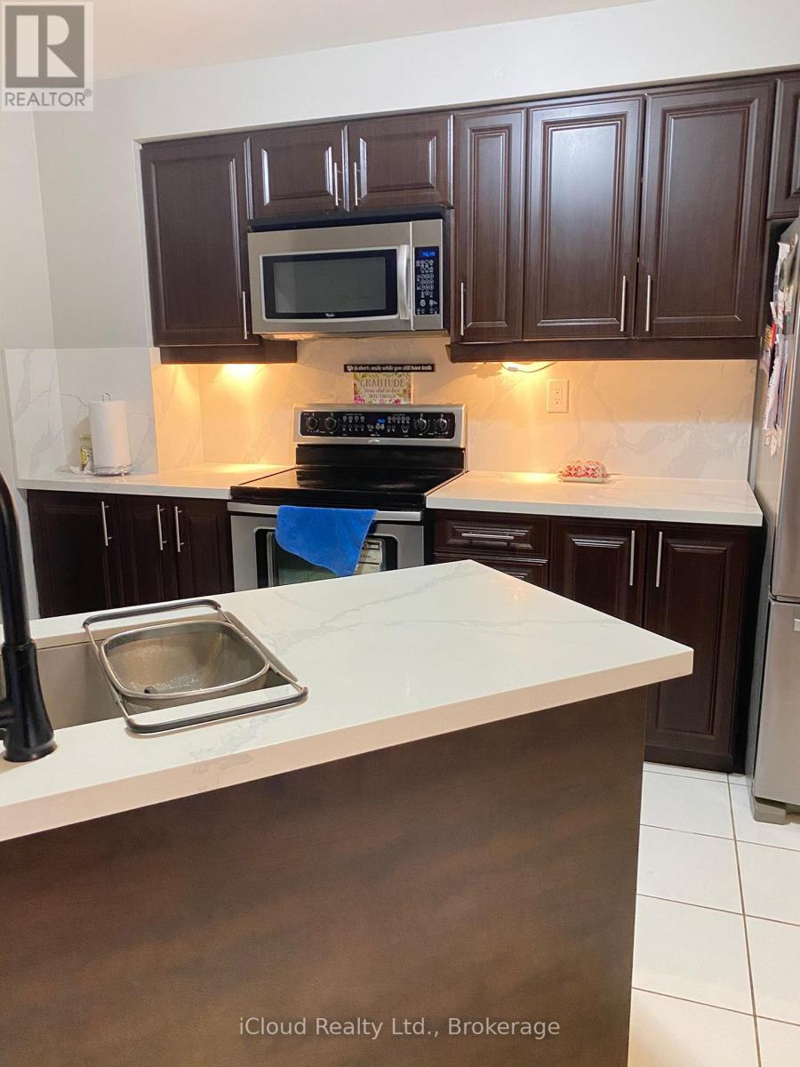 Row / Townhouse for Sale in 2776 LINDHOLM CRESCENT|Mississauga (Central Erin Mills), Ontario L5M4S3 5