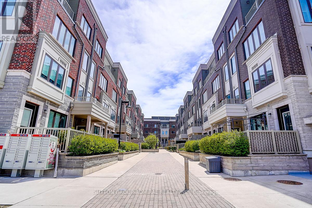 Row / Townhouse for Sale in 18 - 85 EASTWOOD PARK GARDENS|Toronto (Long Branch), Ontario M8W0B9 2