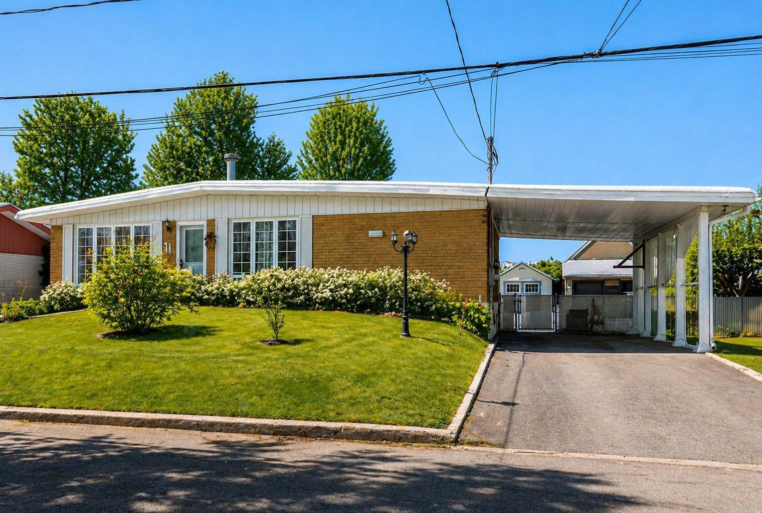 71 Rue Denise, Lavaltrie, Quebec J5T2R2