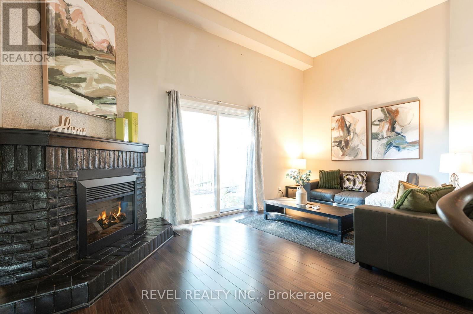 Row / Townhouse for Sale in 57 - 3360 COUNCIL RING ROAD|Mississauga (Erin Mills), Ontario L5L2E4