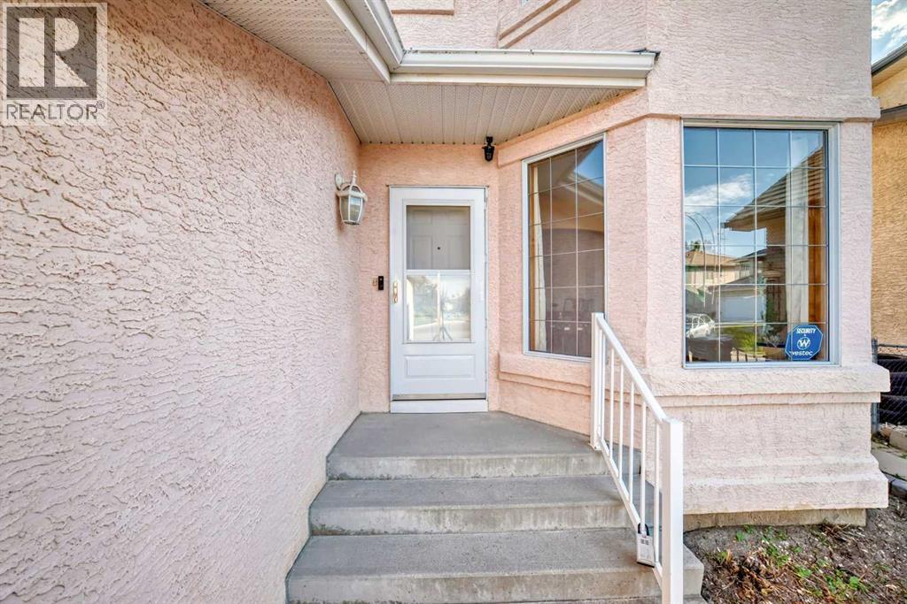 House for Sale in 75 Hampstead Way NW|Calgary, Alberta T3A6E5 2