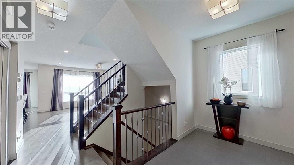 House for Sale in 78 Cranarch View SE|Calgary, Alberta T3M2J3 2