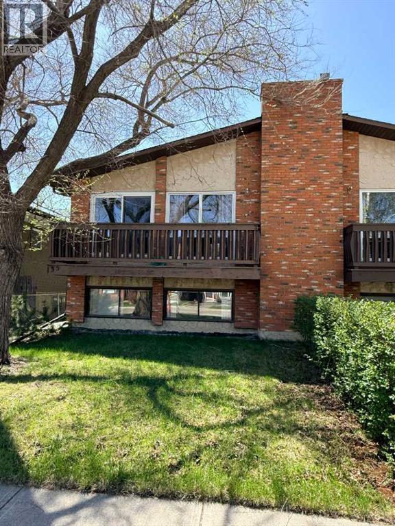 Duplex for Sale in 135 27 Avenue NE|Calgary, Alberta T2Z1Z8 2