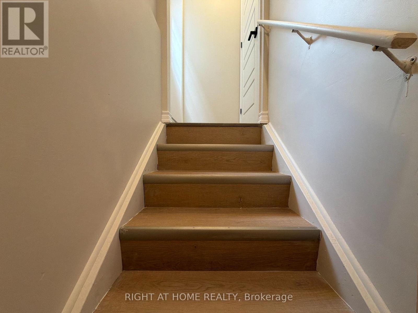 For rent: BASEMENT - 1489 HAWKTAIL PATH, Pickering, Ontario L0H1J0