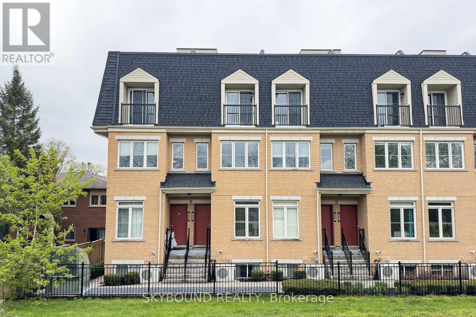 223 - 380 HOPEWELL AVENUE, Toronto (Briar Hill-Belgravia), Ontario M6E2S2