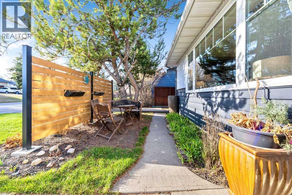 House for Sale in 2008 Georgia Street SW|Calgary, Alberta T3E4H2 4