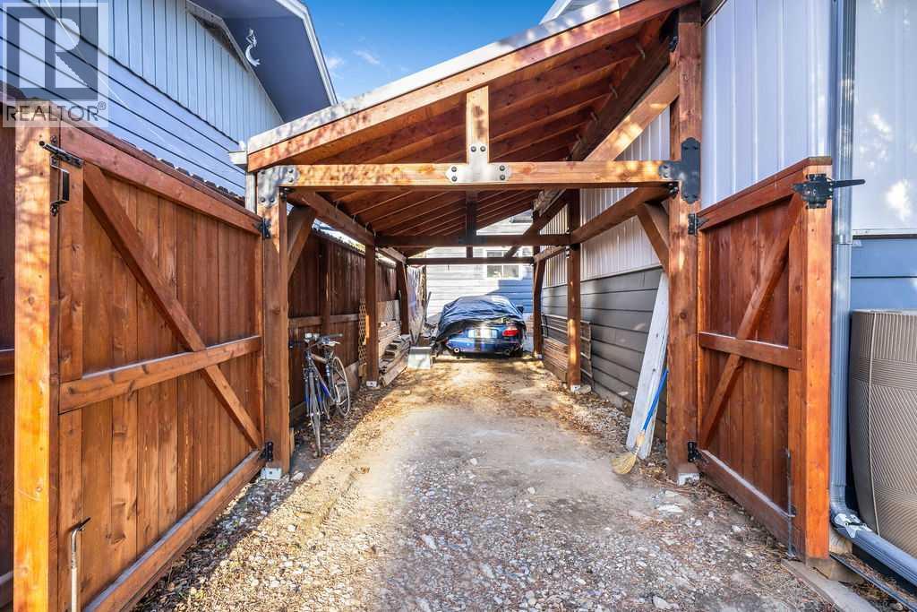 House for Sale in 2008 Georgia Street SW|Calgary, Alberta T3E4H2 5