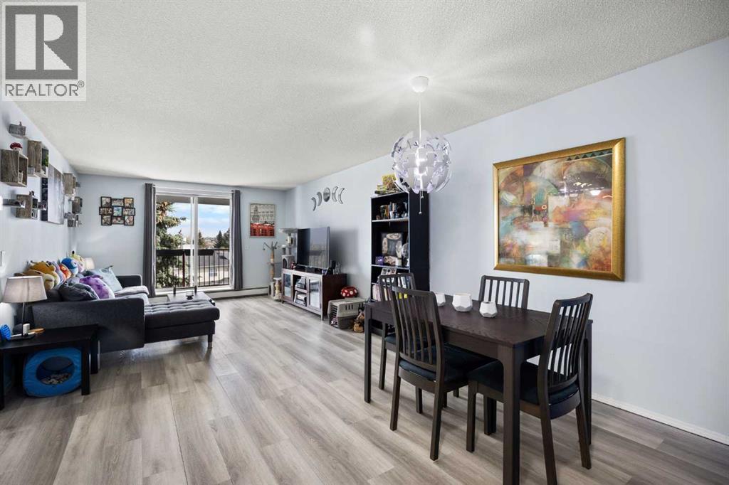 412, 9 Country Village Bay NE, Calgary, Alberta T3K5J8