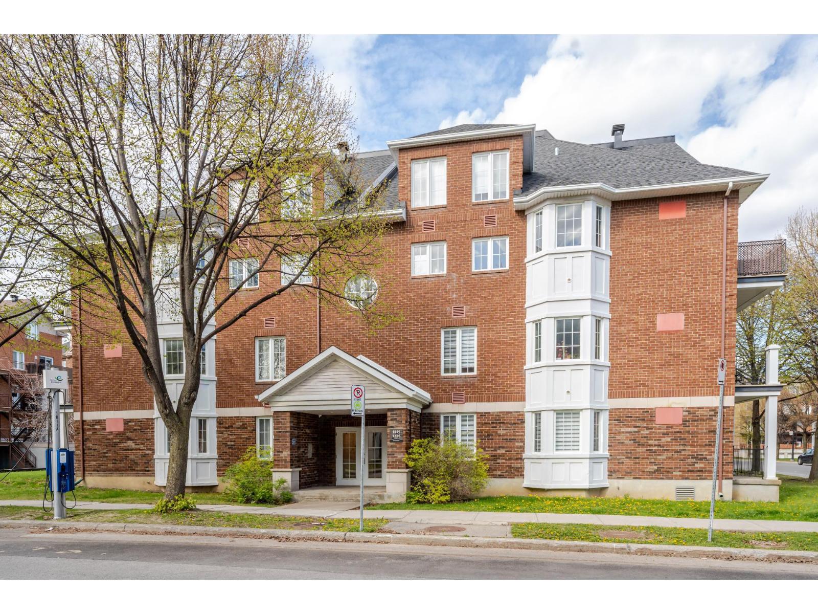 1811 Rue du Pirée, Montréal (Saint-Laurent), Quebec H4R2Y1