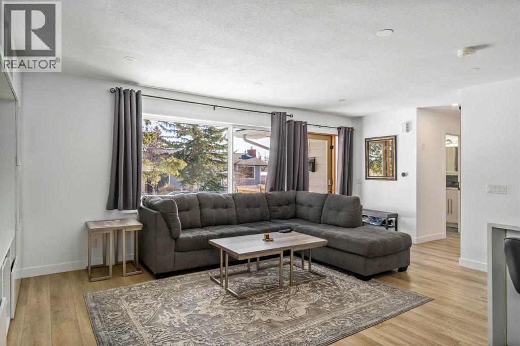 House for Sale in 119 Silvercreek Close NW|Calgary, Alberta T3B4G2 5