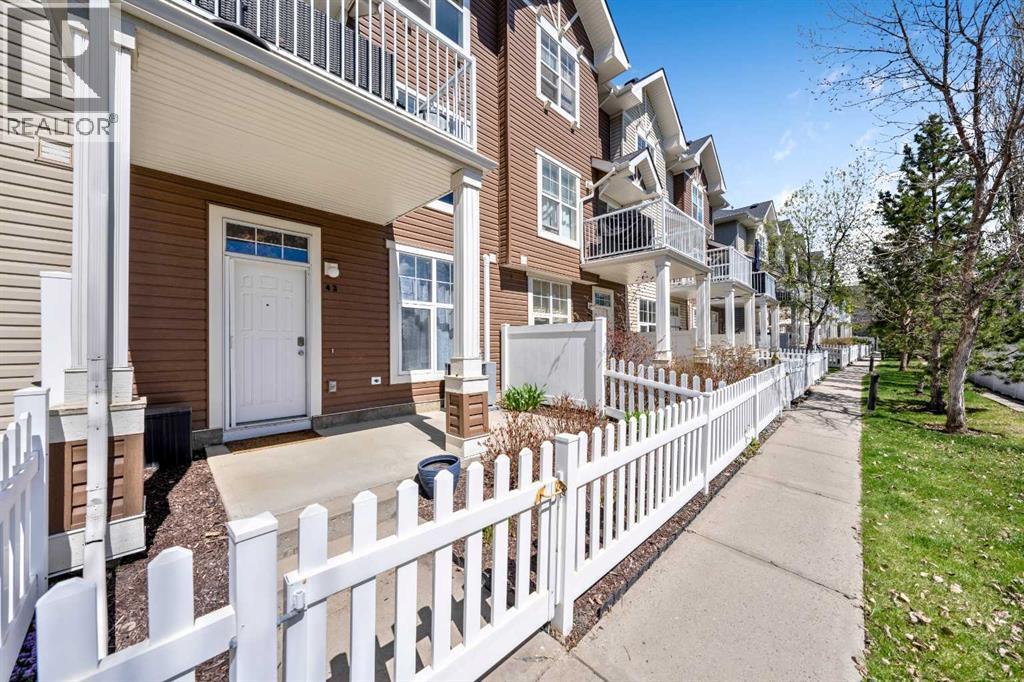 Row / Townhouse for Sale in 43 Toscana Gardens NW|Calgary, Alberta T3L3C2