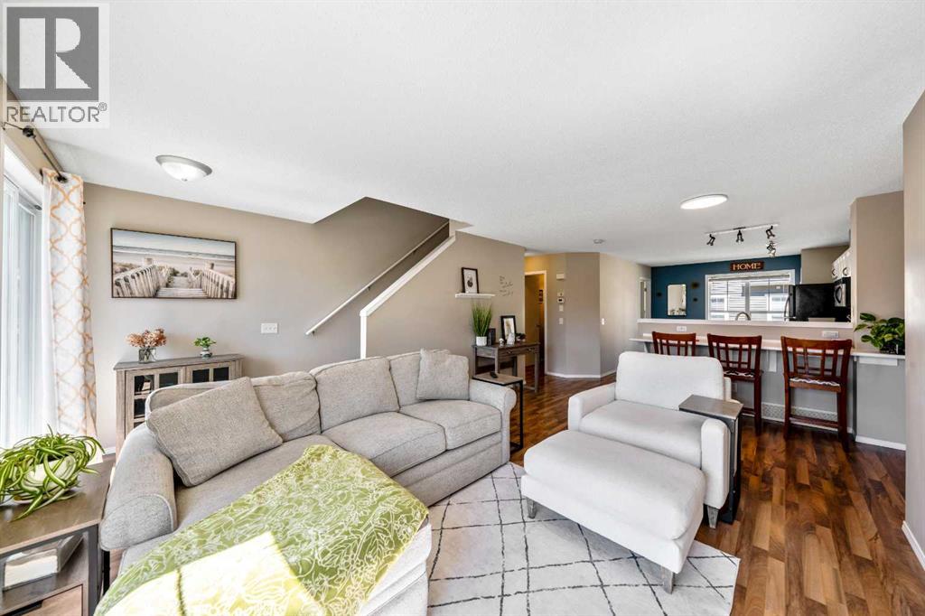 Row / Townhouse for Sale in 43 Toscana Gardens NW|Calgary, Alberta T3L3C2 4