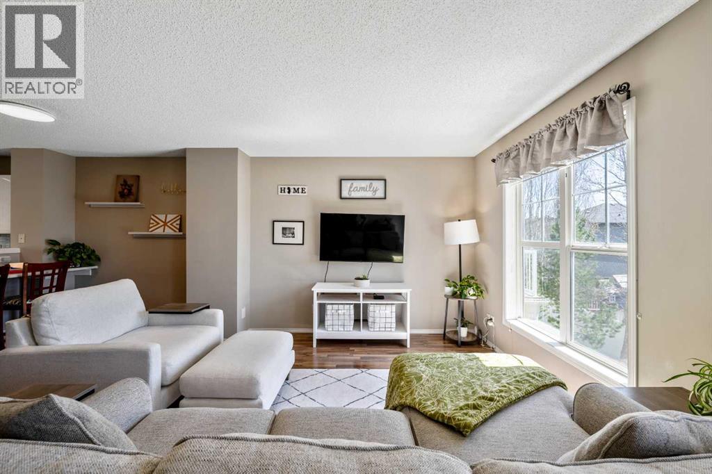 Row / Townhouse for Sale in 43 Toscana Gardens NW|Calgary, Alberta T3L3C2 5