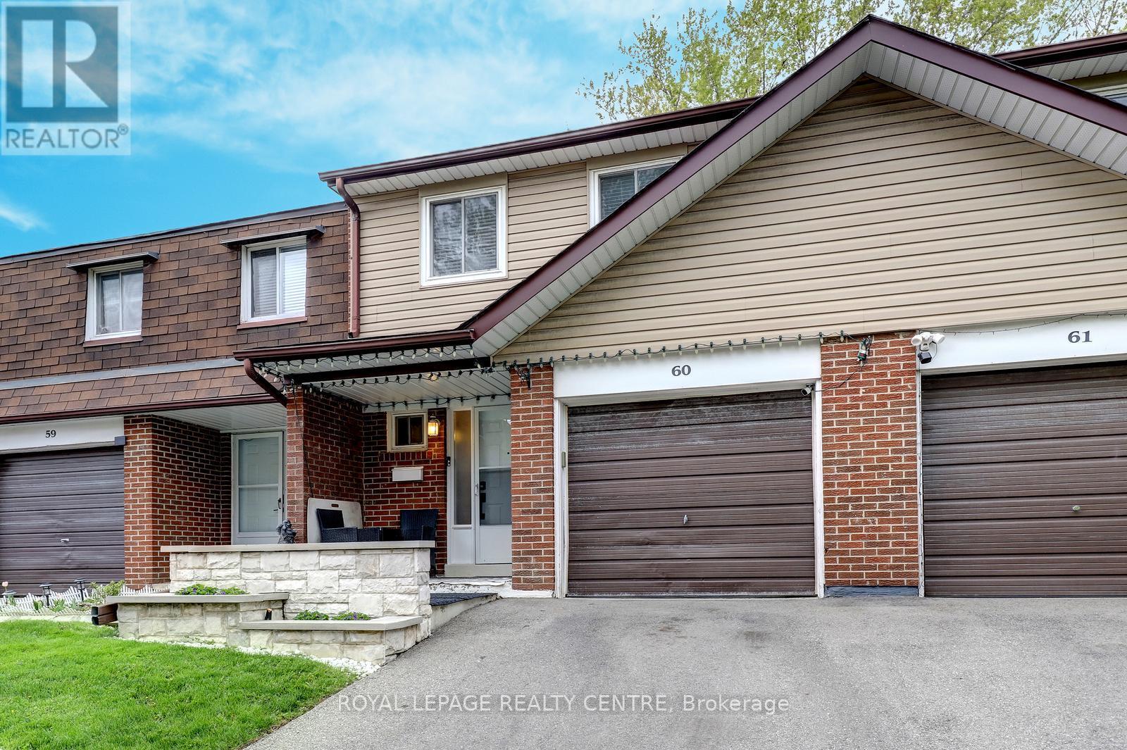 Row / Townhouse for Sale in 60 - 3025 CEDARGLEN GATE|Mississauga (Erindale), Ontario L5C2V7
