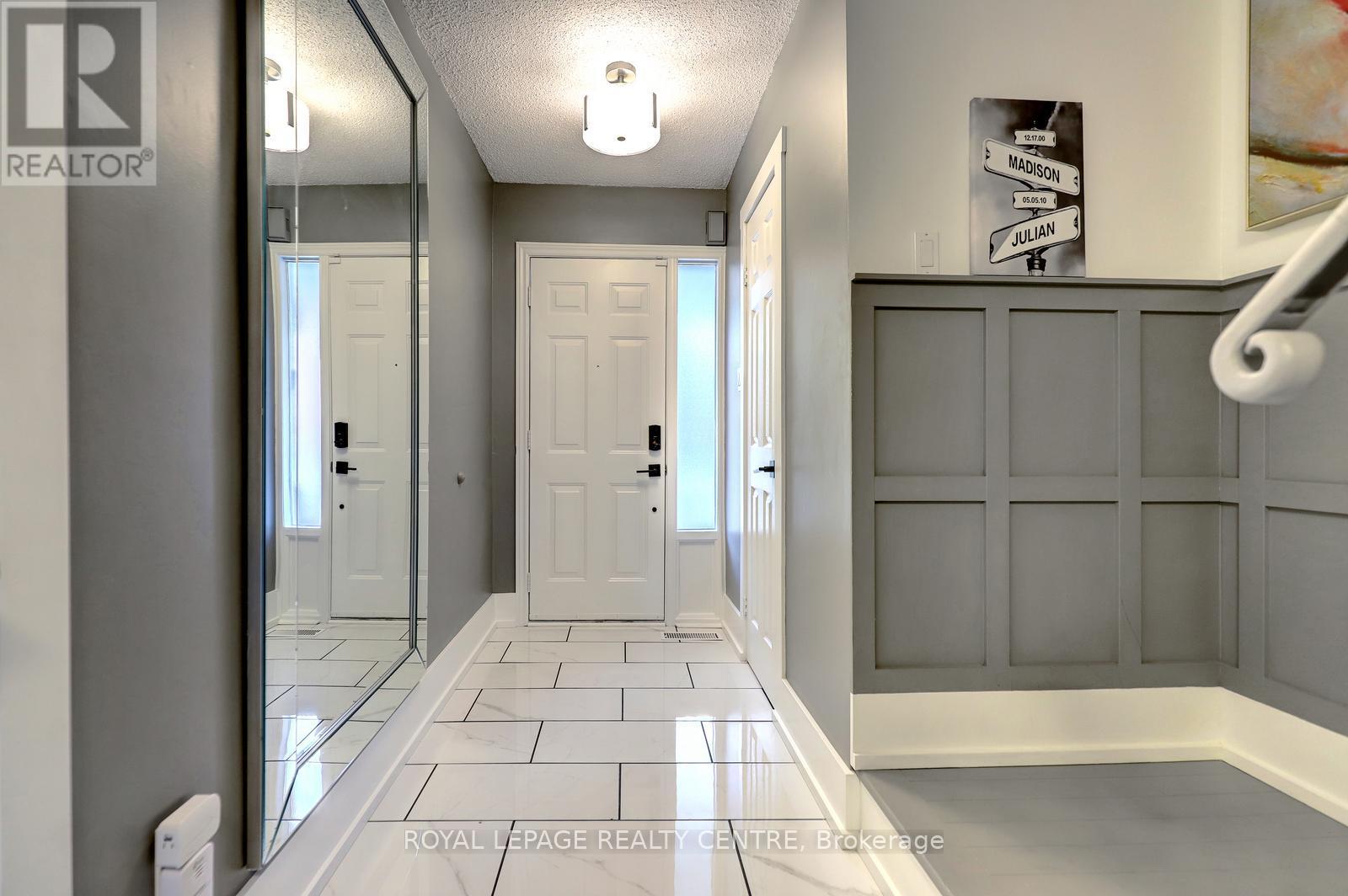 Row / Townhouse for Sale in 60 - 3025 CEDARGLEN GATE|Mississauga (Erindale), Ontario L5C2V7 5