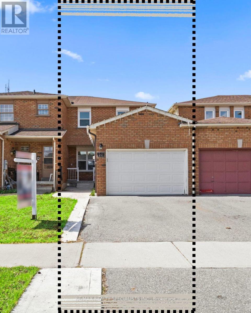 Row / Townhouse for Sale in 121 TULIP DRIVE|Brampton (Fletcher's Creek South), Ontario L6Y3X6