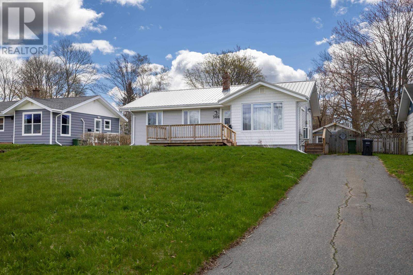 306 North Queen Elizabeth Drive