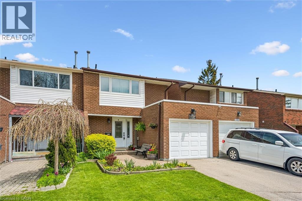 Row / Townhouse for Sale in 3071 HAINES Road|Mississauga, Ontario L4Y4B2 2