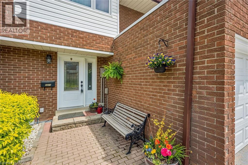 Row / Townhouse for Sale in 3071 HAINES Road|Mississauga, Ontario L4Y4B2 4