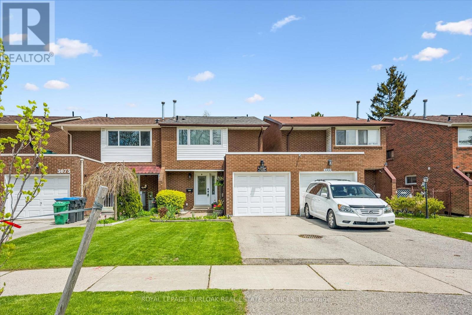 Row / Townhouse for Sale in 3071 HAINES ROAD|Mississauga (Applewood), Ontario L4Y4B2 3