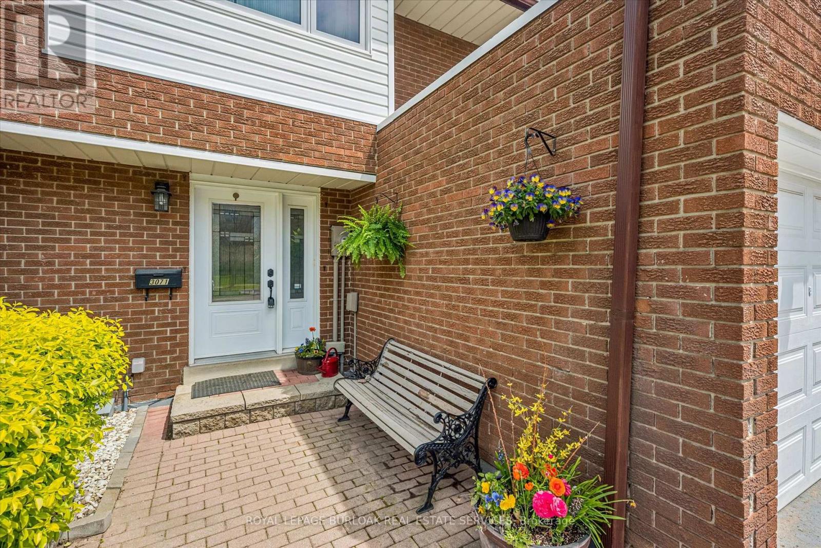 Row / Townhouse for Sale in 3071 HAINES ROAD|Mississauga (Applewood), Ontario L4Y4B2 4